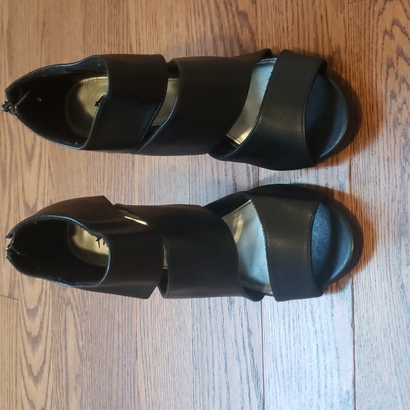 Fioni Black Heels - Picture 3 of 14